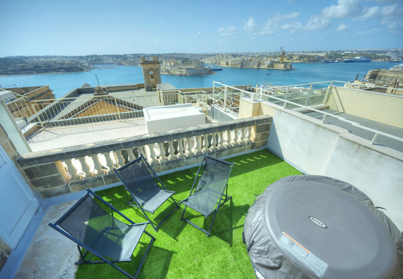 Casa adosada en Valletta - Magestic palazzo, jacuzzi on roof terrace GOVAL-3