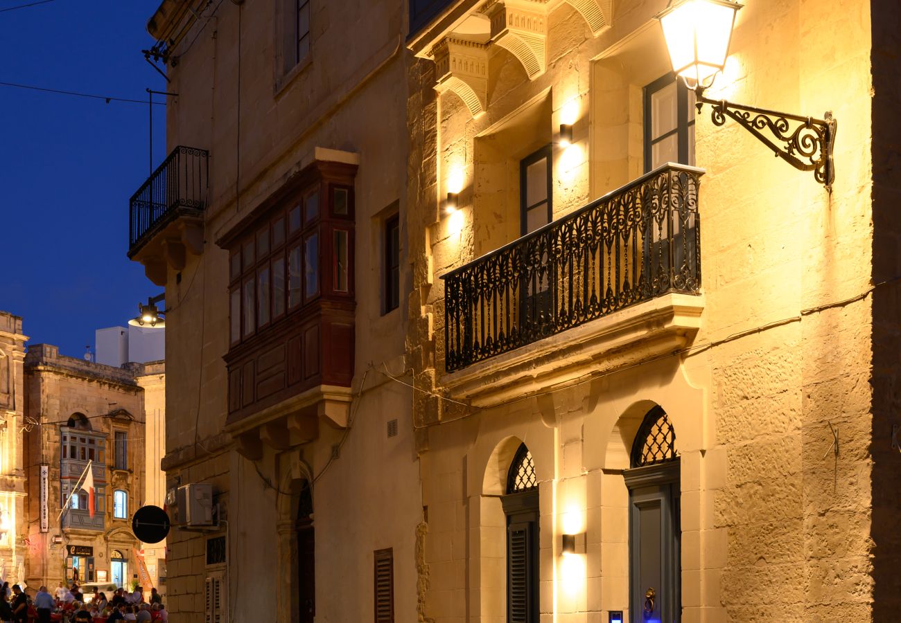 Casa en Birgu - Sumptuous townhouse with roof terrace AGAL1-1
