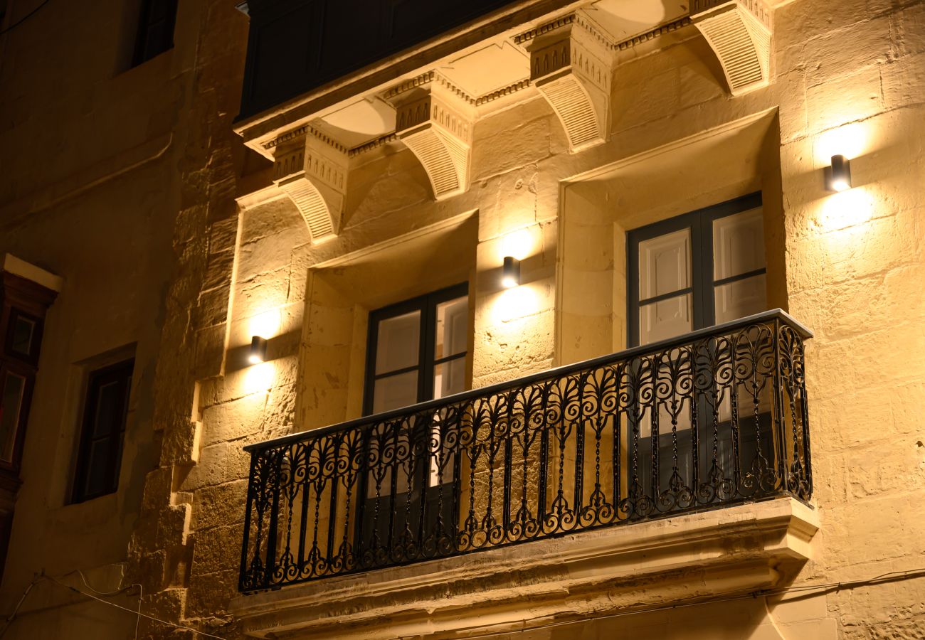 Casa en Birgu - Sumptuous townhouse with roof terrace AGAL1-1