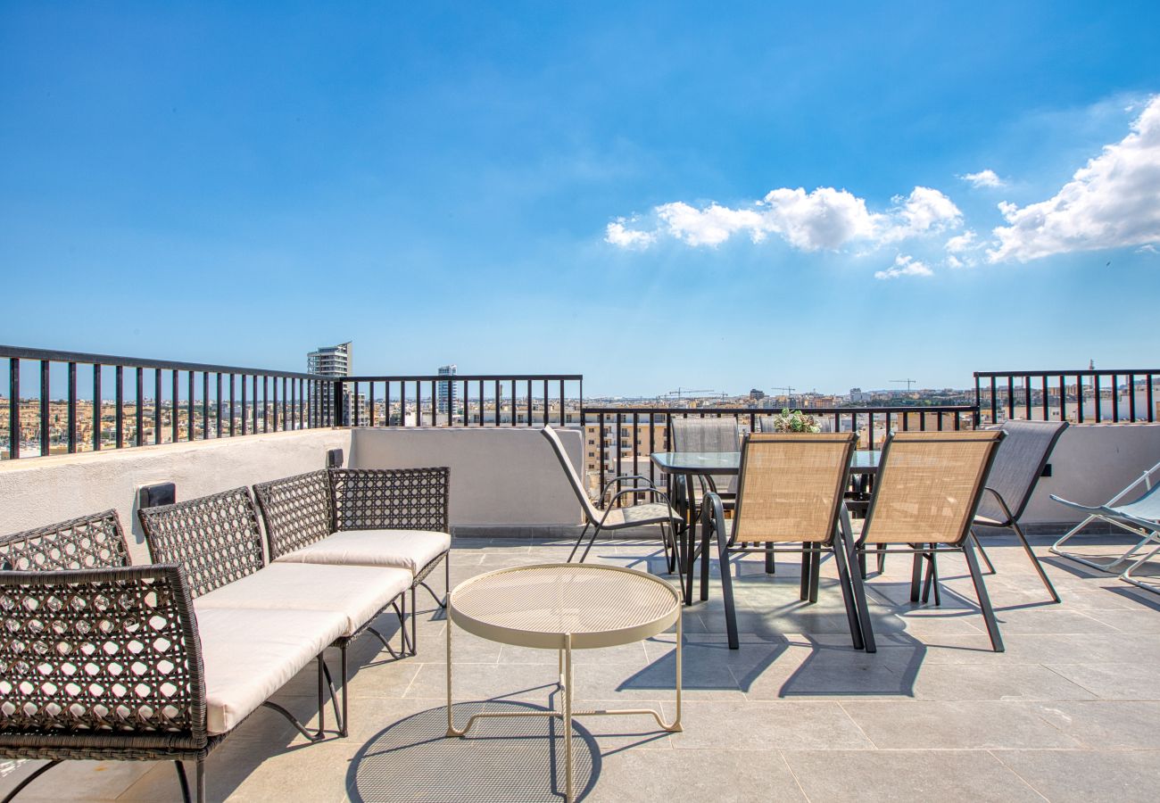 Casa en Gzira - 3bedroom house with jacuzzi and roof terrace VFRA1-1