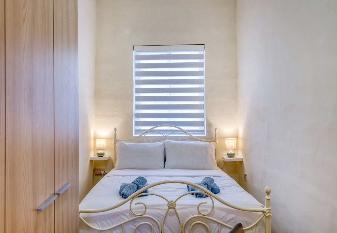 Casa en St Julian's - Traditional, large 3 bedroom house with Yard JBAR1-1