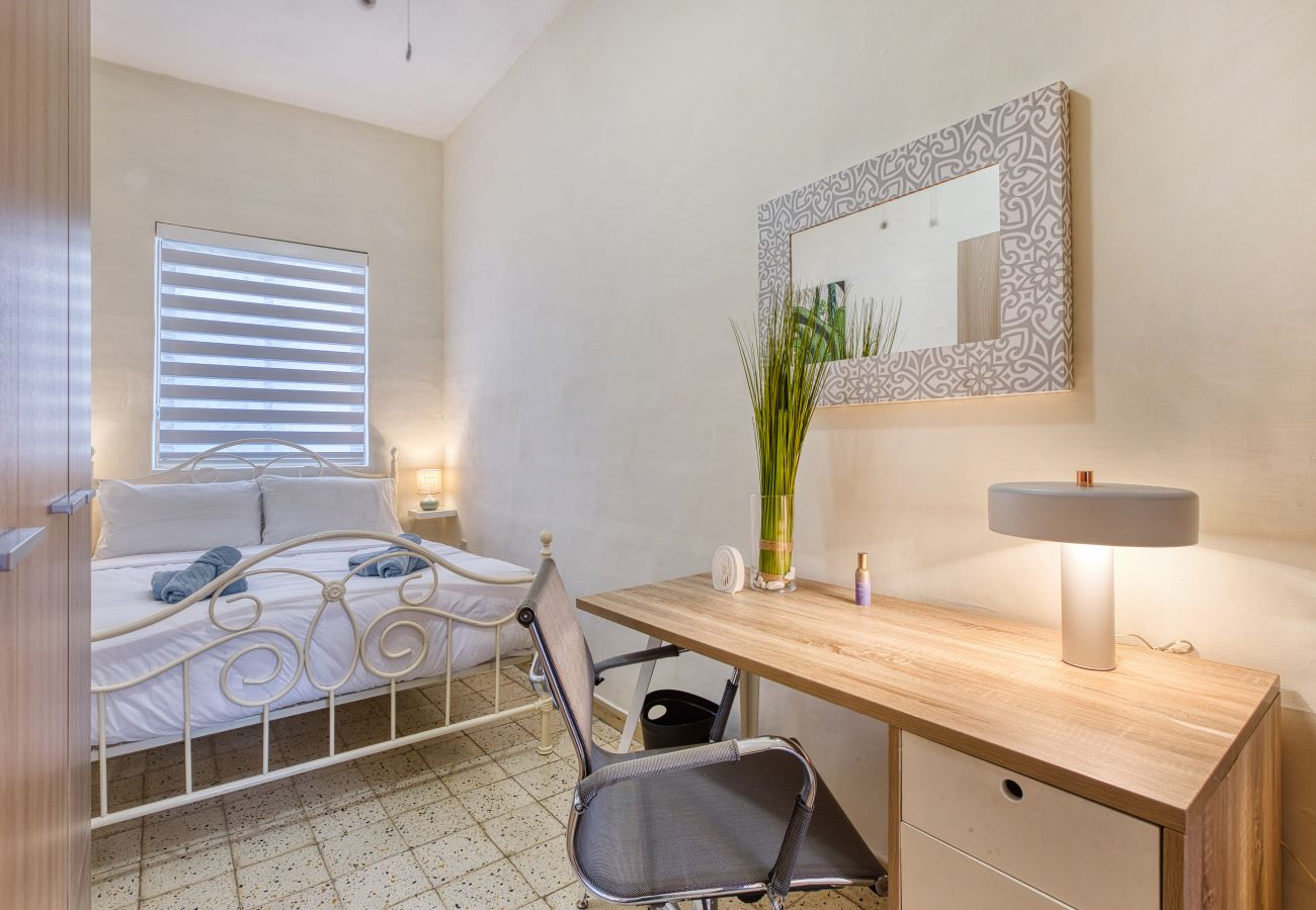 Casa en St Julian's - Traditional, large 3 bedroom house with Yard JBAR1-1