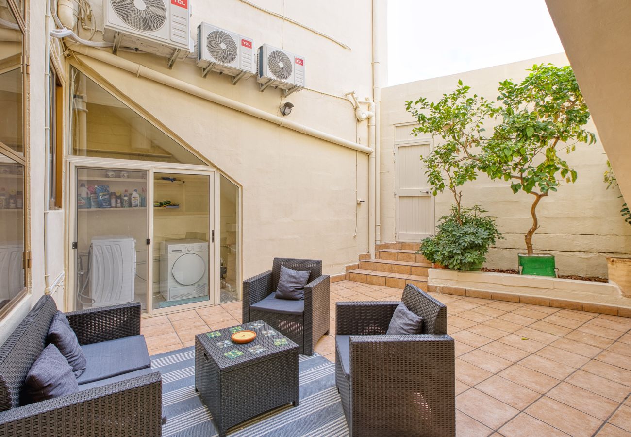 Casa en St Julian's - Traditional, large 3 bedroom house with Yard JBAR1-1