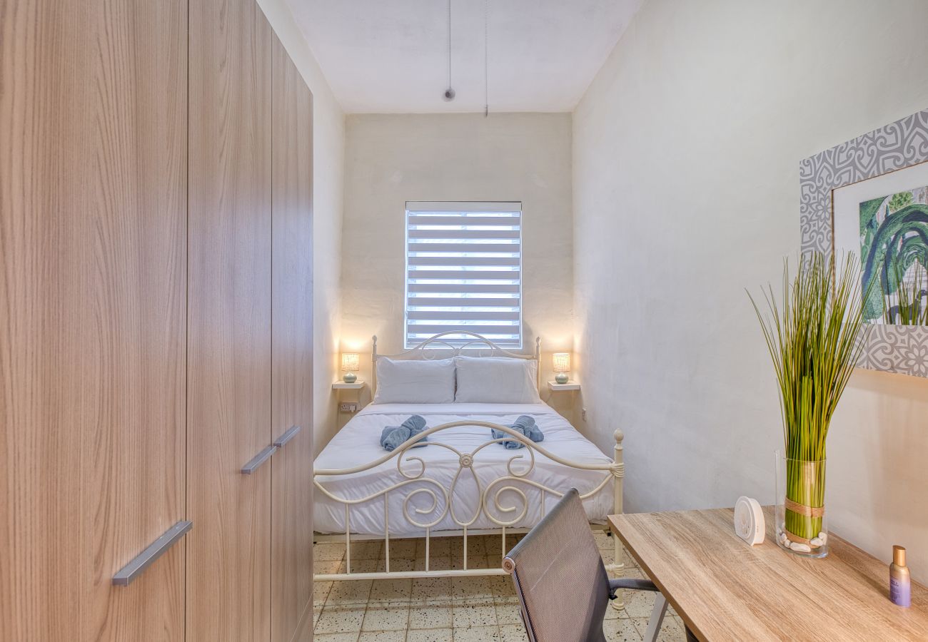 Casa en St Julian's - Traditional, large 3 bedroom house with Yard JBAR1-1