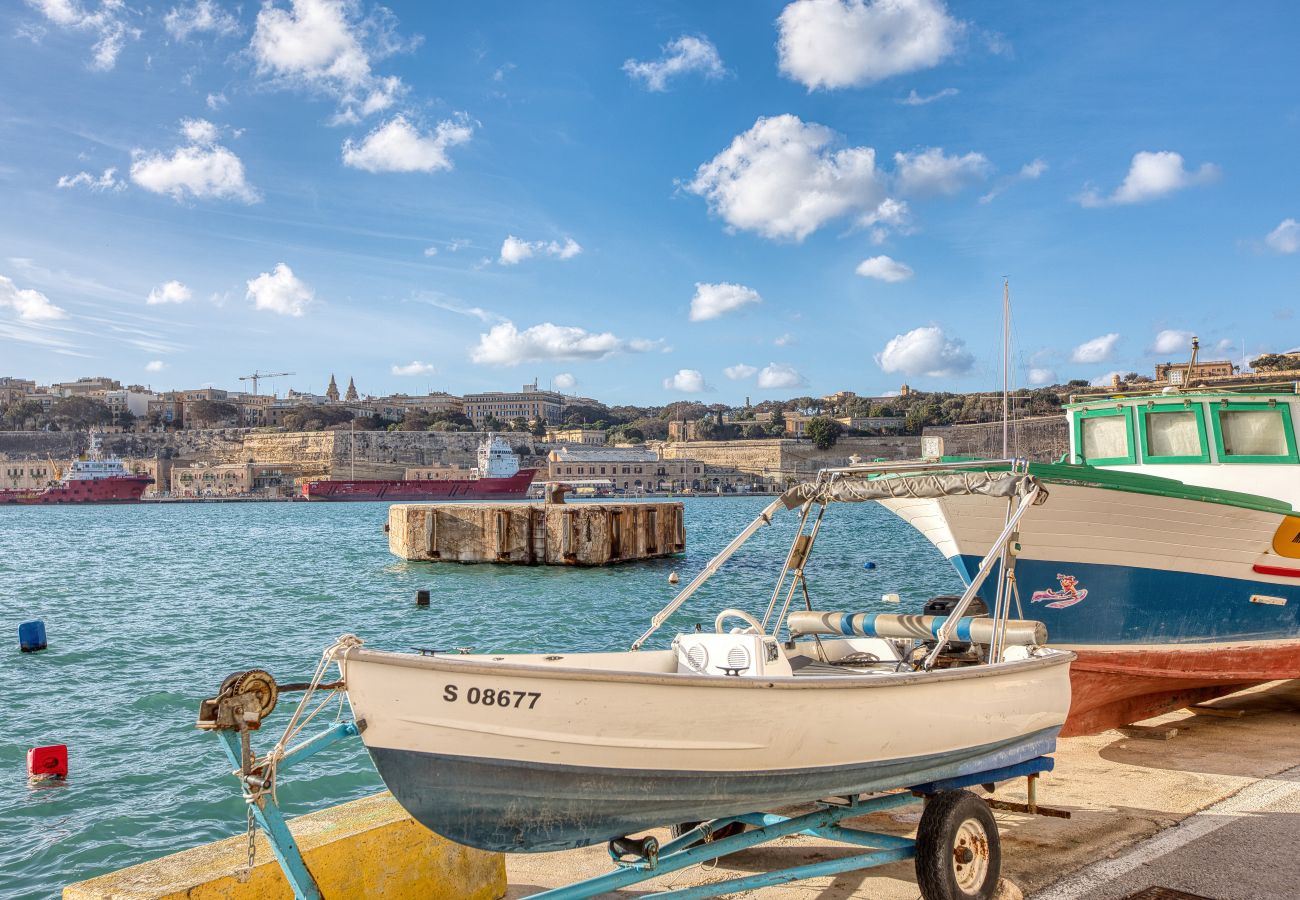 Apartamento en L-Isla - Plush one bedroom flat, sea view balcony LMAC1-1