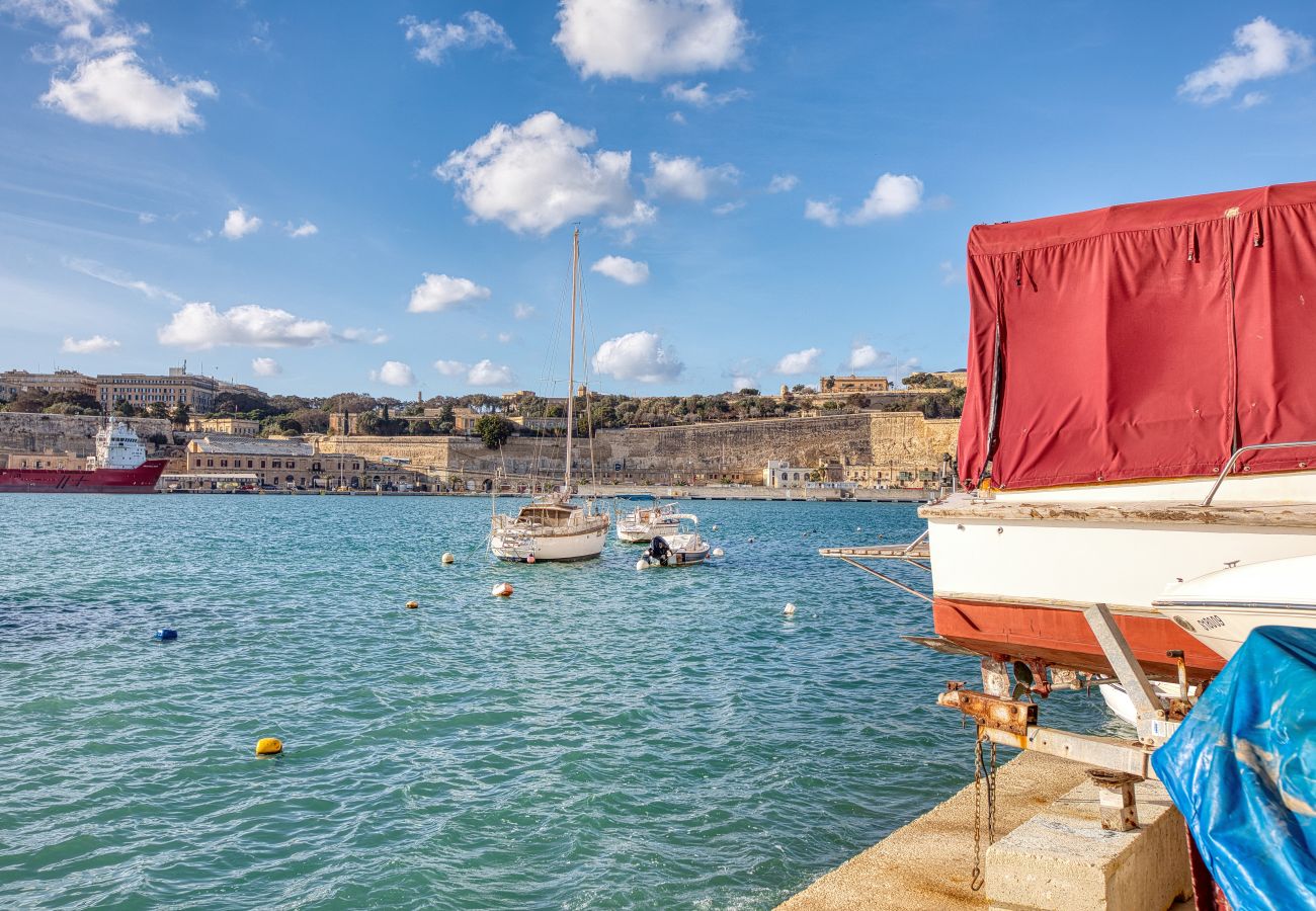 Apartamento en L-Isla - Plush one bedroom flat, sea view balcony LMAC1-1