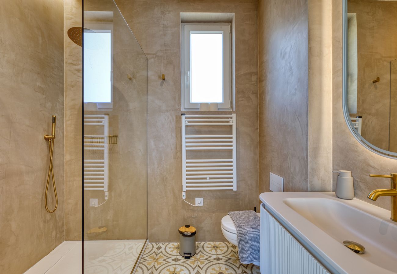 Apartamento en L-Isla - Plush one bedroom flat, sea view balcony LMAC1-1