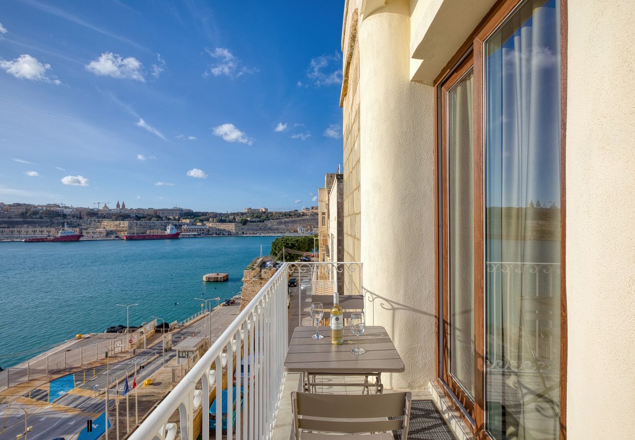 Apartamento en L-Isla - Plush one bedroom flat, sea view balcony LMAC1-1