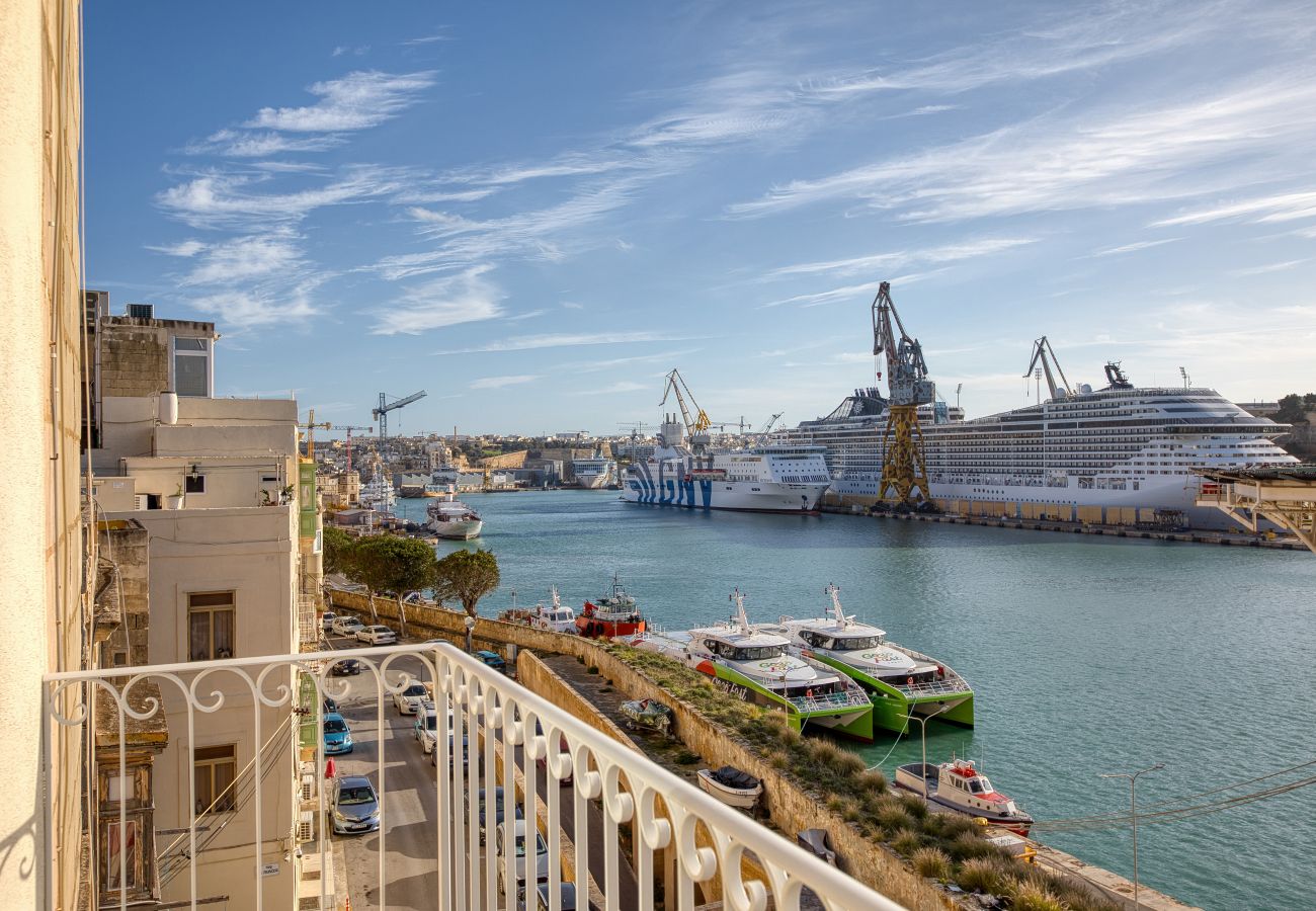 Apartamento en L-Isla - Plush one bedroom flat, sea view balcony LMAC1-1