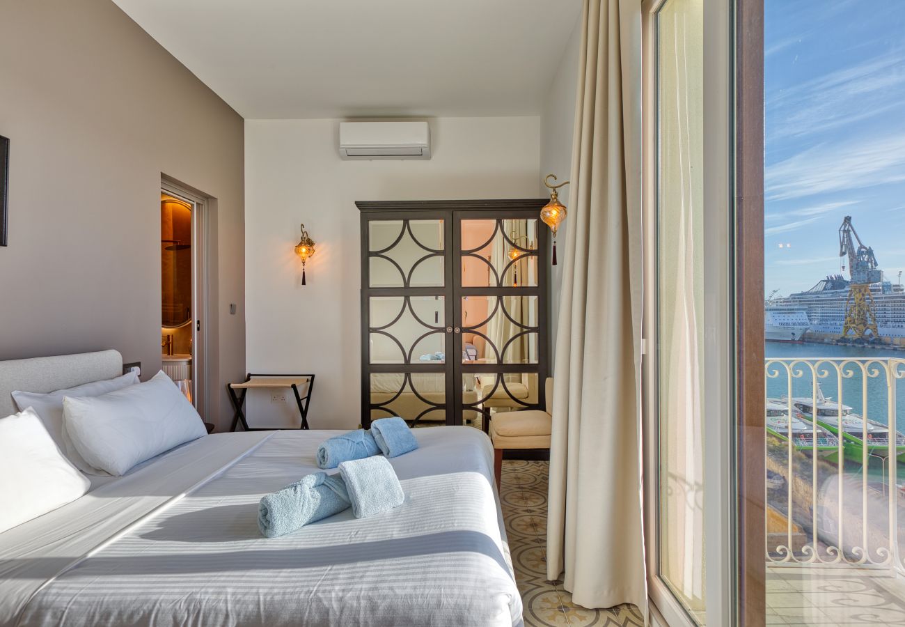 Apartamento en L-Isla - Plush one bedroom flat, sea view balcony LMAC1-1