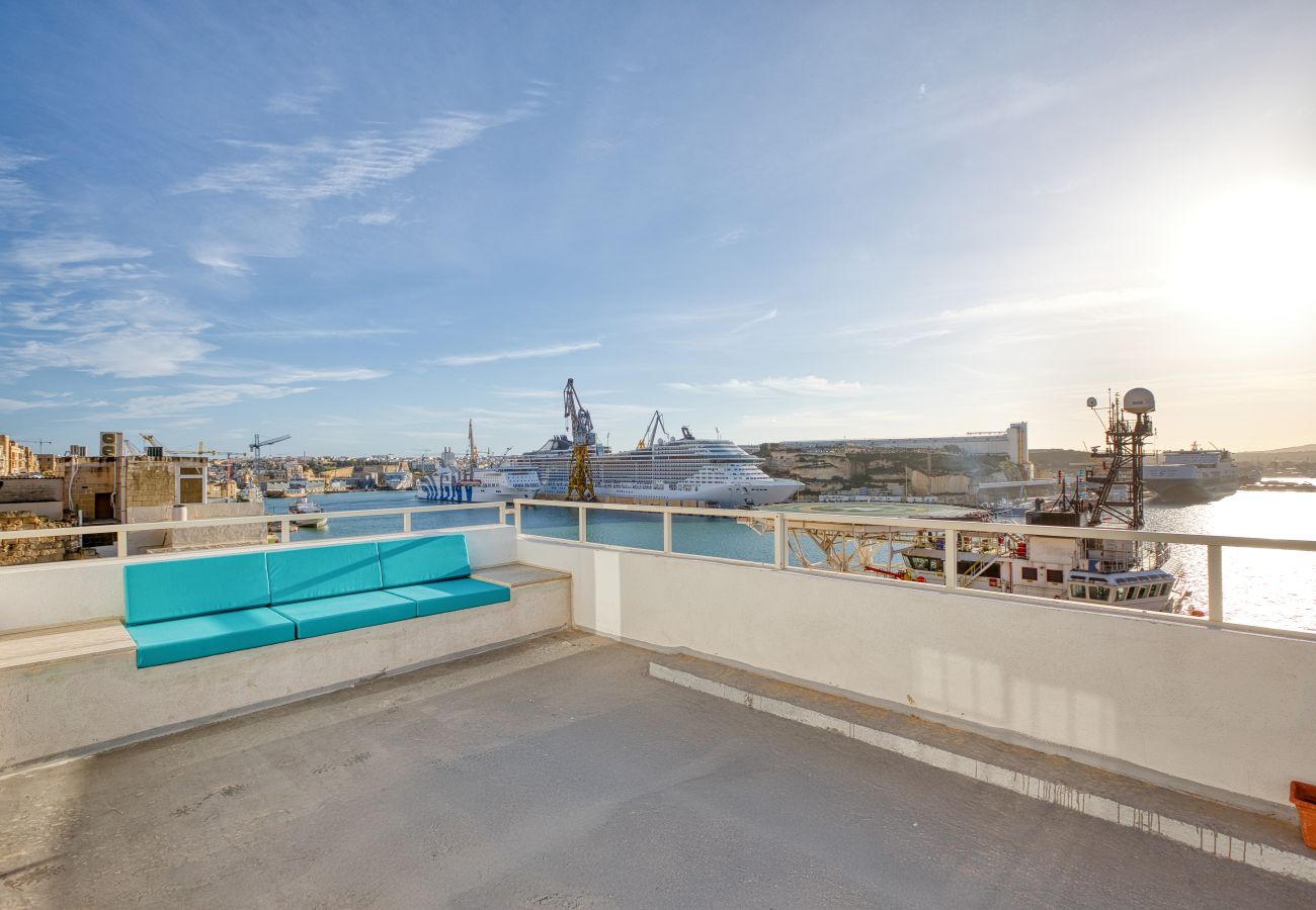 Apartamento en L-Isla - Plush one bedroom flat, sea view balcony LMAC1-1