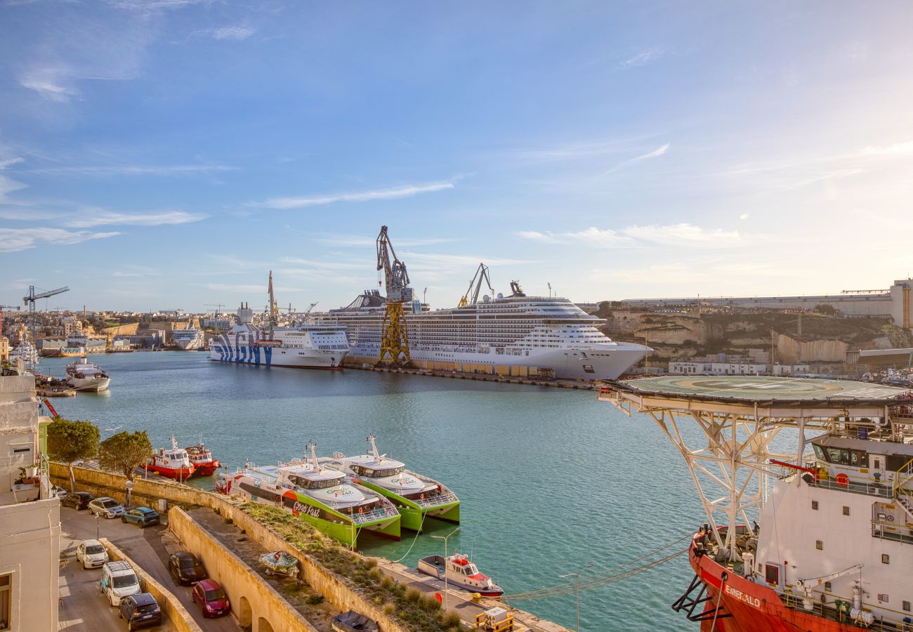 Apartamento en L-Isla - Plush one bedroom flat, sea view balcony LMAC1-1