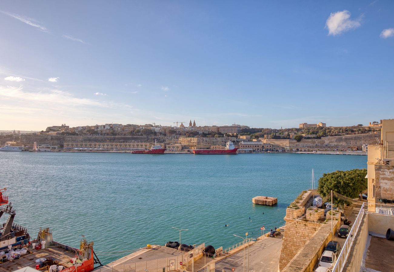 Apartamento en L-Isla - Plush one bedroom flat, sea view balcony LMAC1-1