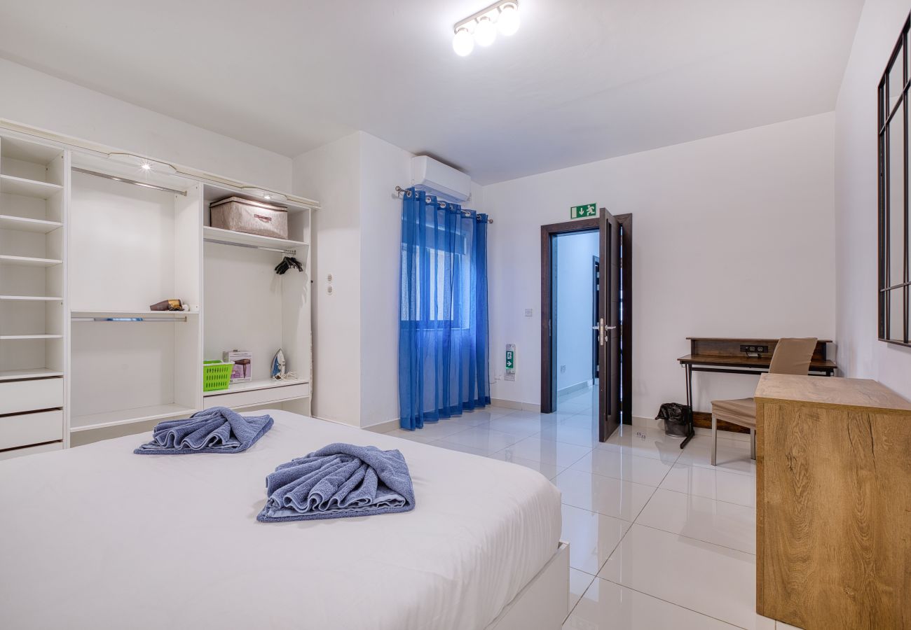 Apartamento en St Julian's - Bright, modern & spacious 3 bedroom flat MMIC1-1