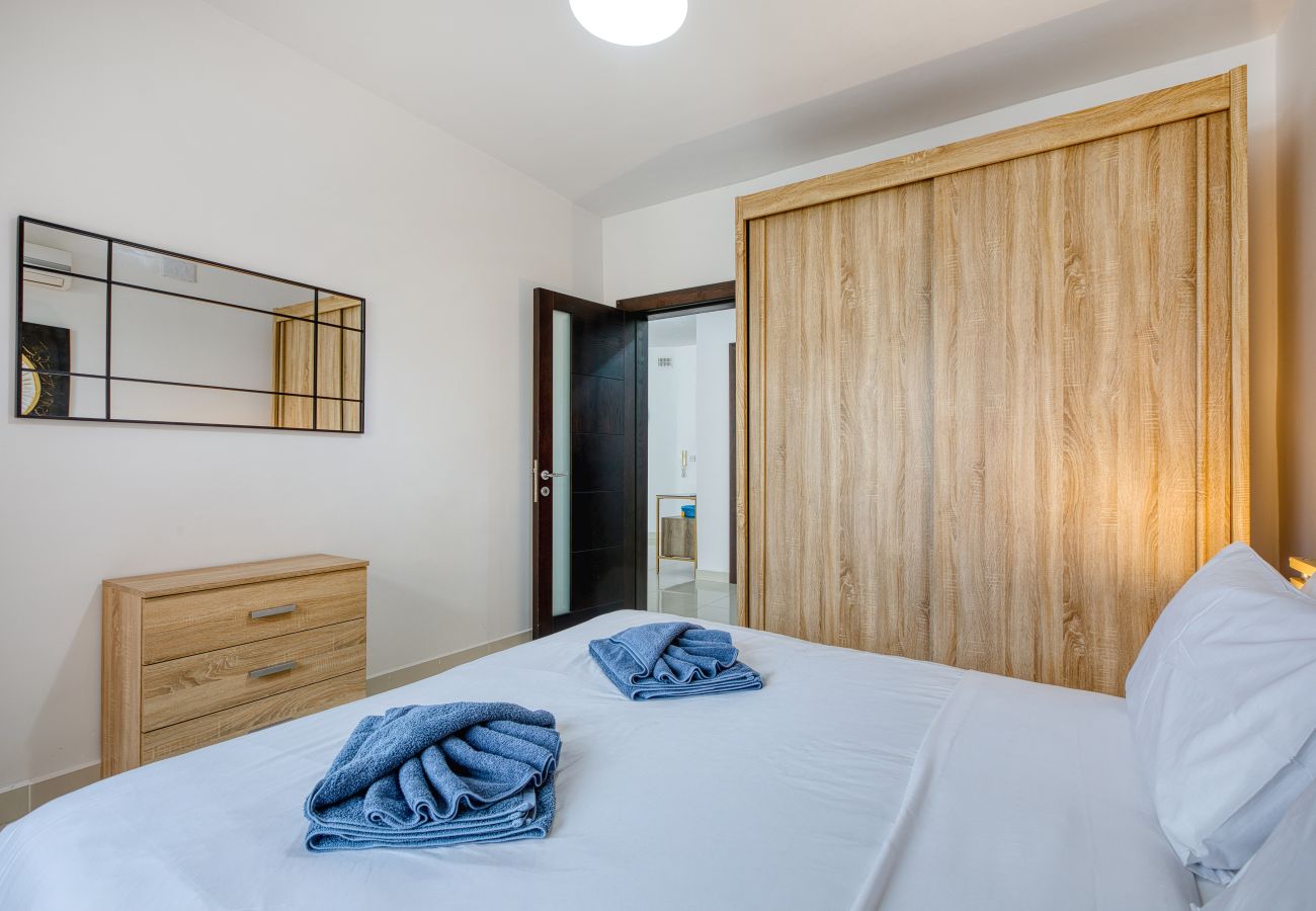 Apartamento en St Julian's - Bright, modern & spacious 3 bedroom flat MMIC1-1