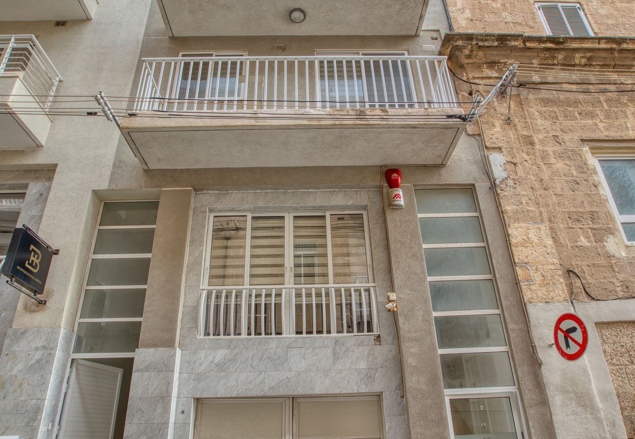 Apartamento en Sliema - Charming 2bedroom flat, creek view balcony EMAG1-1