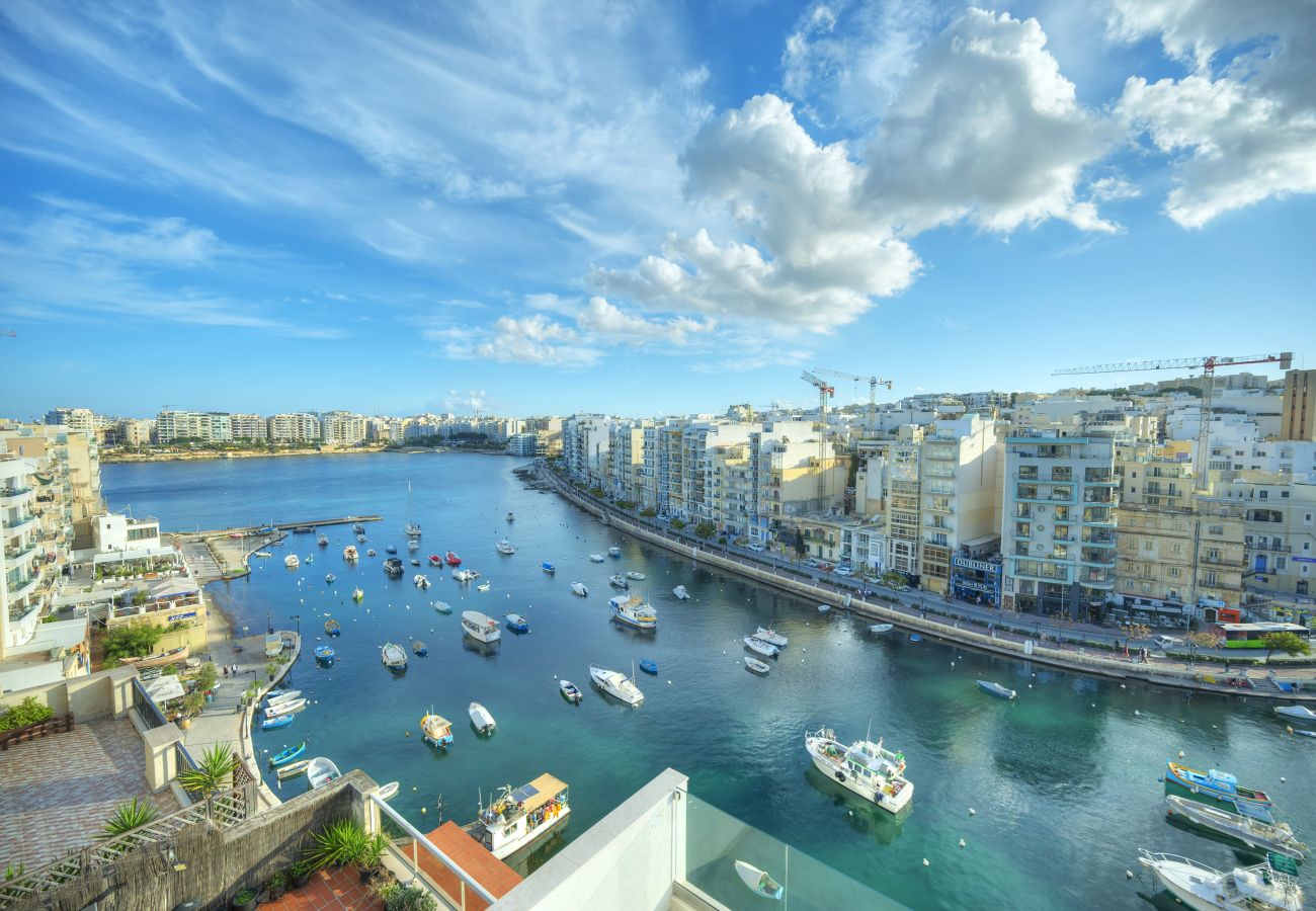 Apartamento en St Julian's - Luxury seaview penthouse,roof terrace,hot tub YVAN1-1