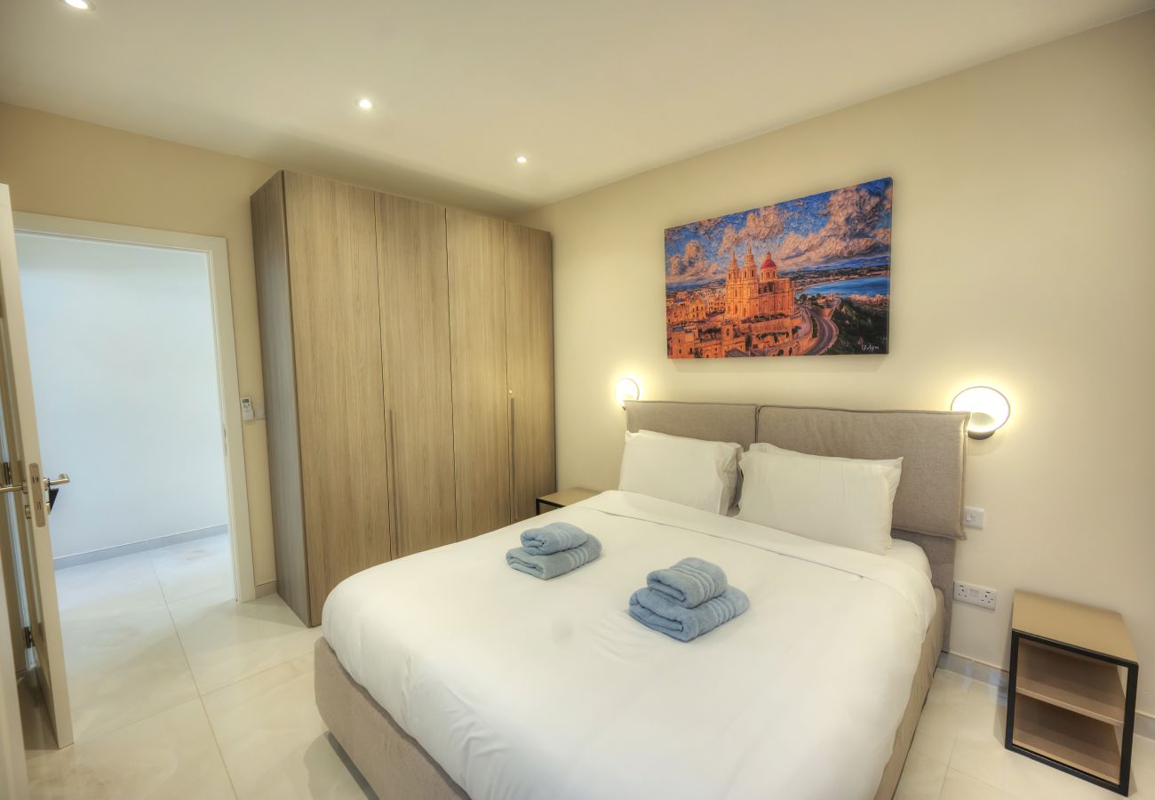 Apartamento en St Julian's - Luxury seaview penthouse,roof terrace,hot tub YVAN1-1