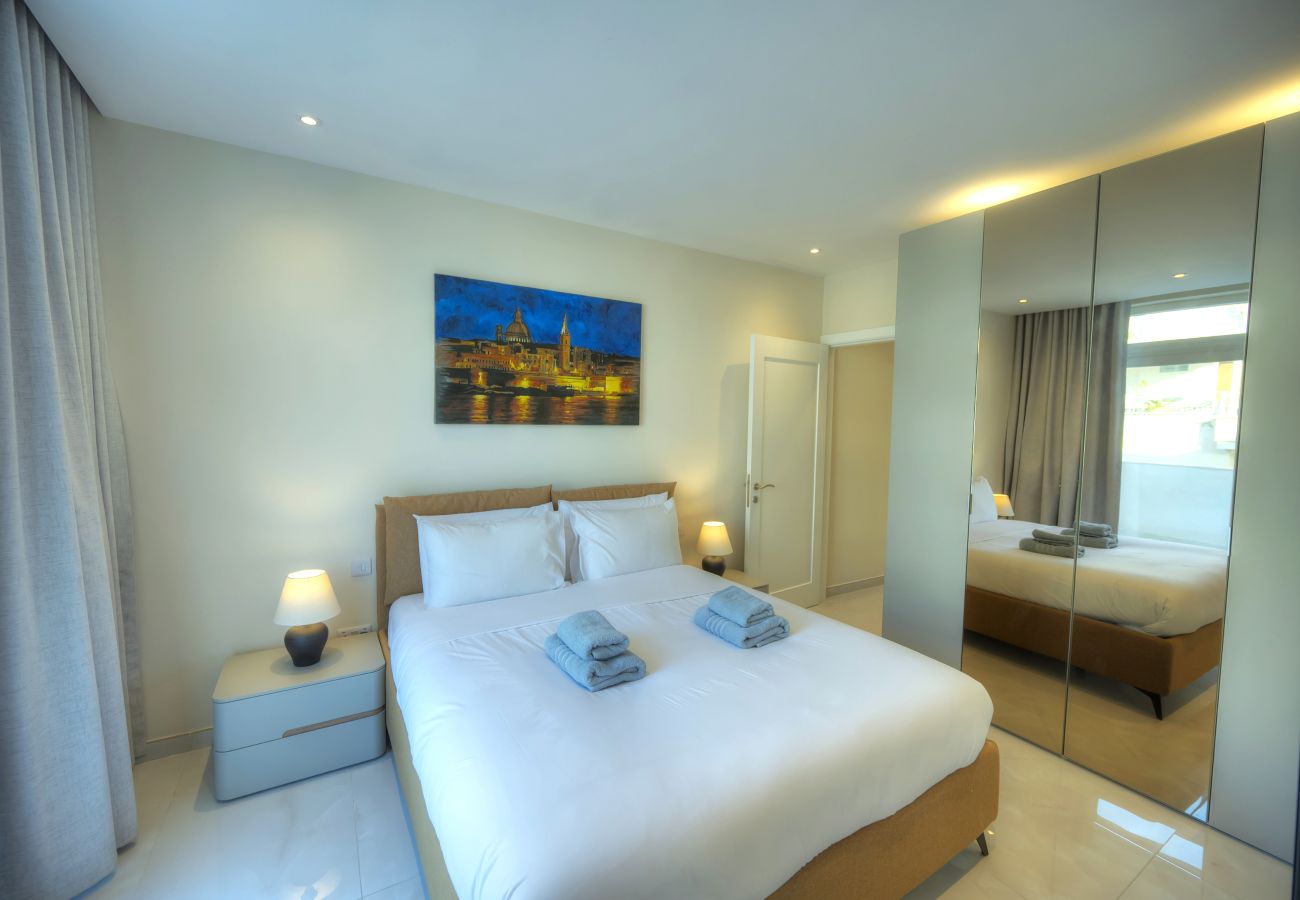 Apartamento en St Julian's - Luxury seaview penthouse,roof terrace,hot tub YVAN1-1