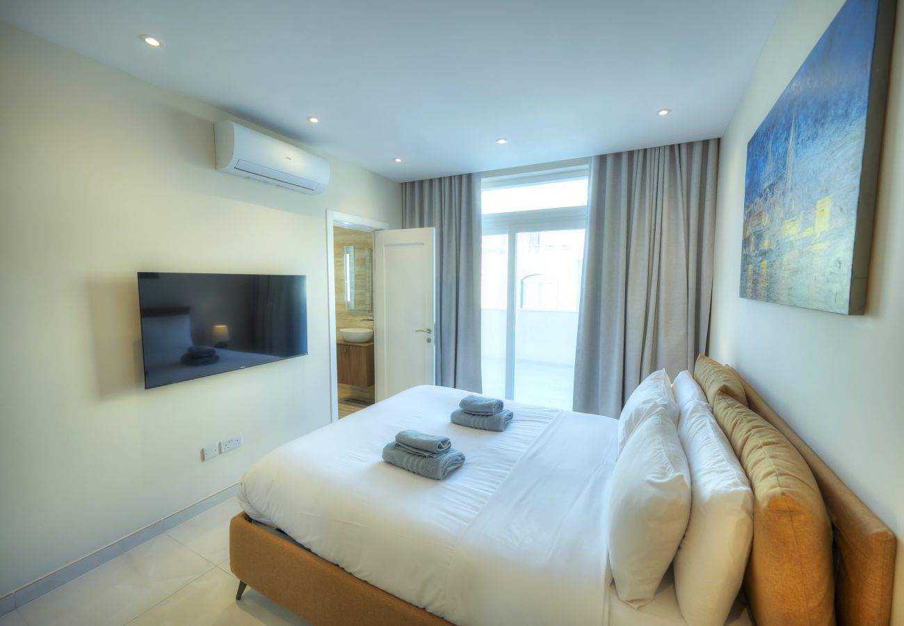 Apartamento en St Julian's - Luxury seaview penthouse,roof terrace,hot tub YVAN1-1