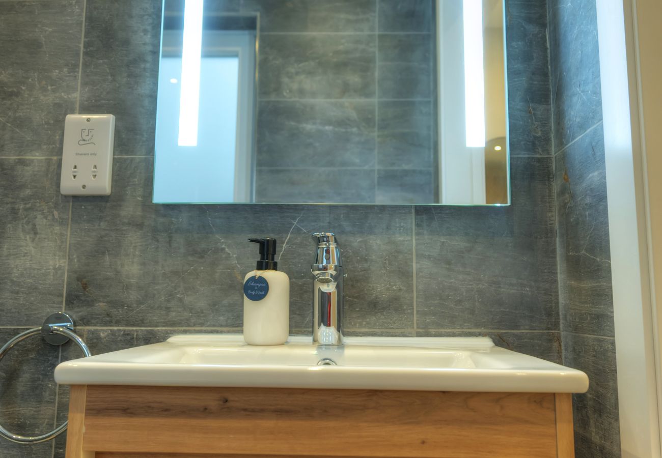 Apartamento en St Julian's - Luxury seaview penthouse,roof terrace,hot tub YVAN1-1