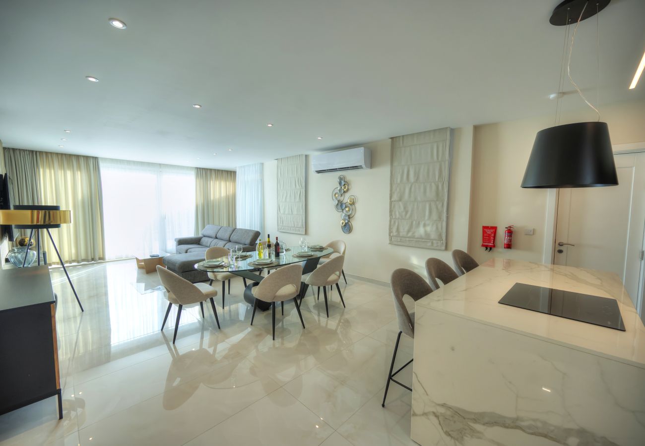 Apartamento en St Julian's - Luxury seaview penthouse,roof terrace,hot tub YVAN1-1