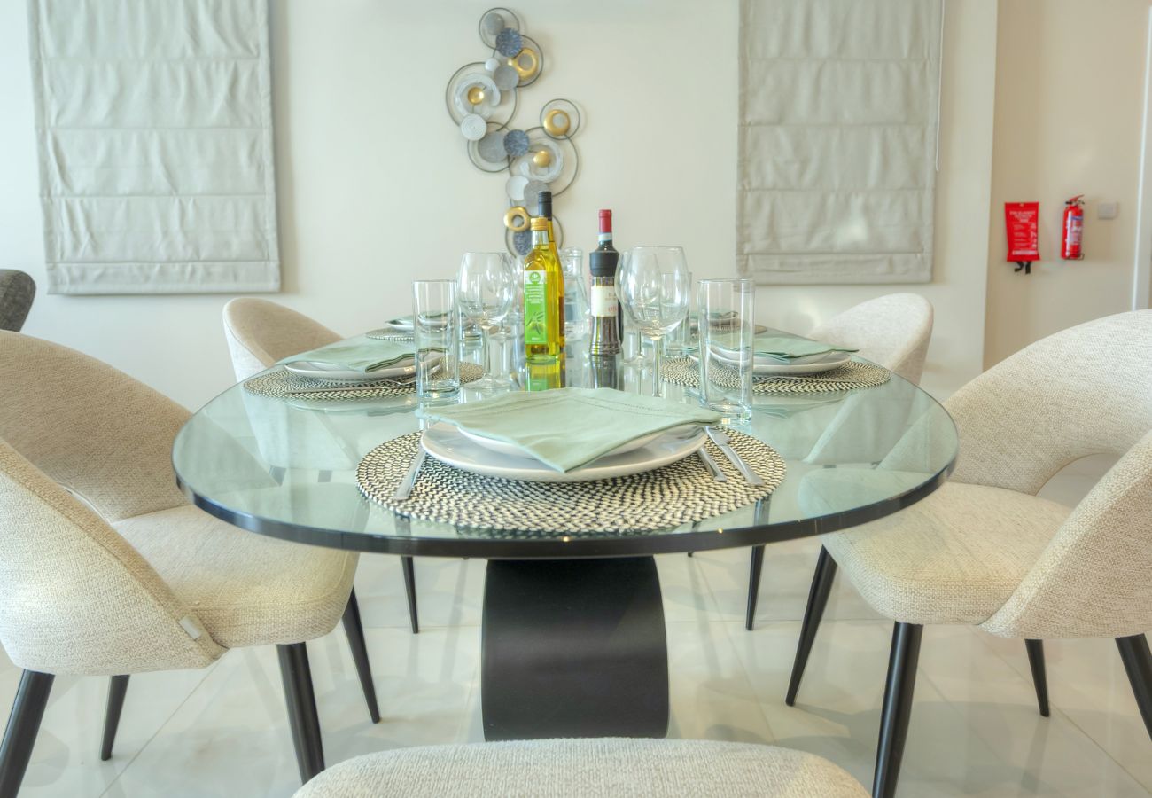 Apartamento en St Julian's - Luxury seaview penthouse,roof terrace,hot tub YVAN1-1