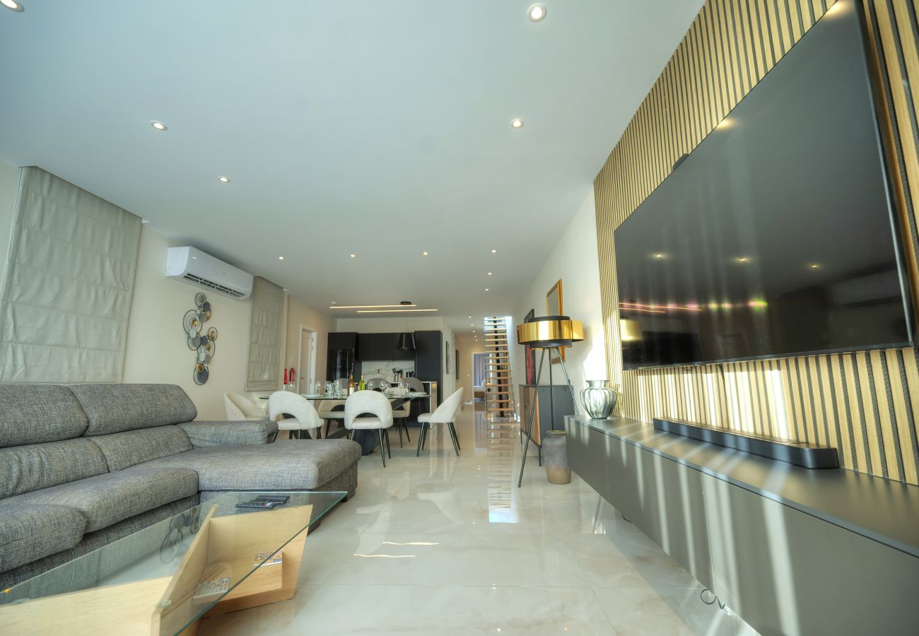 Apartamento en St Julian's - Luxury seaview penthouse,roof terrace,hot tub YVAN1-1