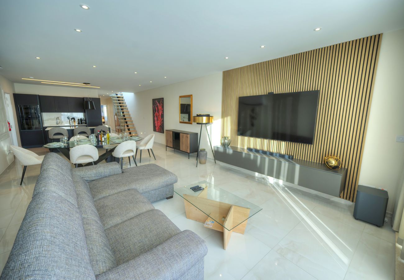 Apartamento en St Julian's - Luxury seaview penthouse,roof terrace,hot tub YVAN1-1