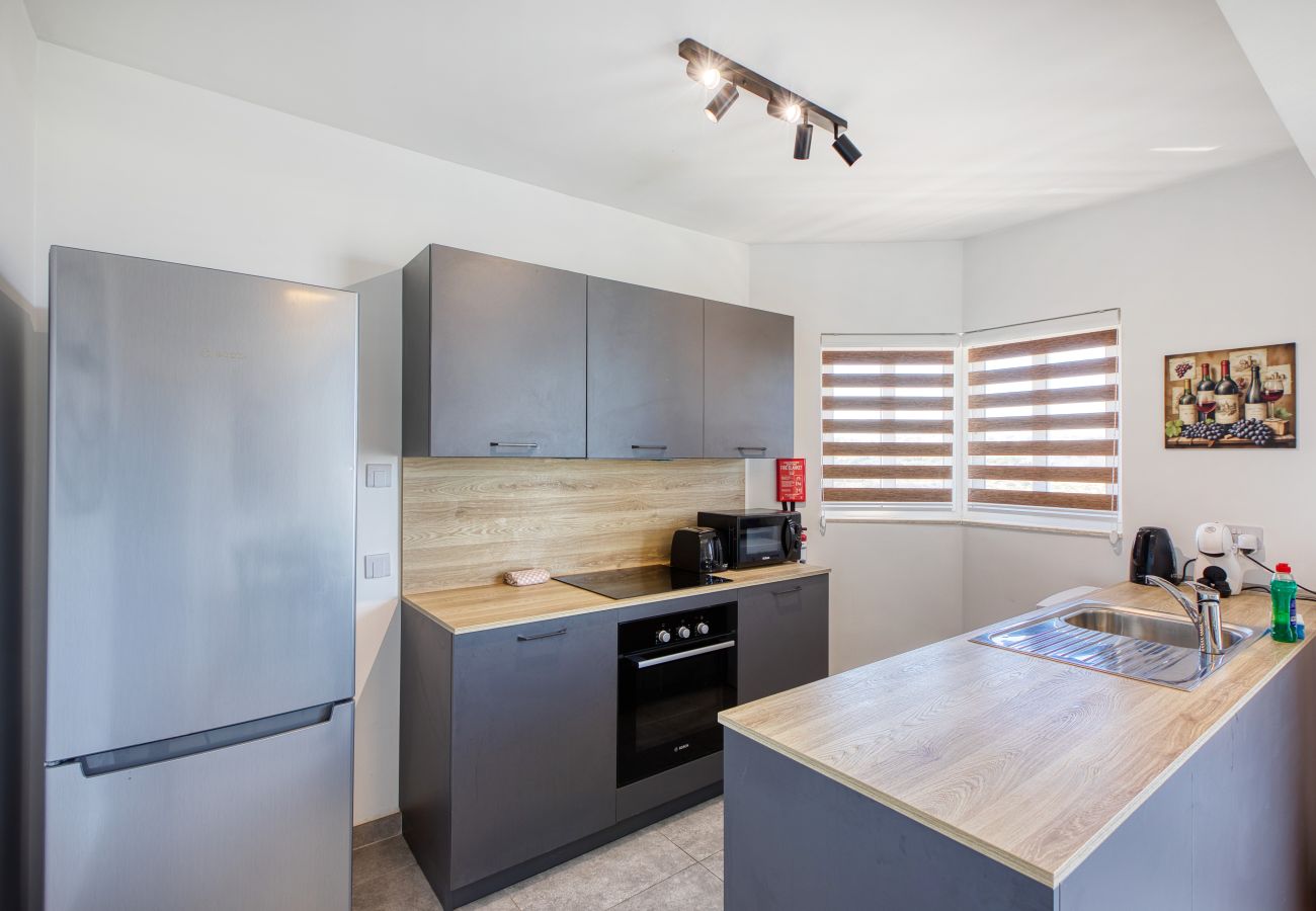 Apartamento en San Gwann - 2 bedroom flat with balcony, valley views KARP1-8