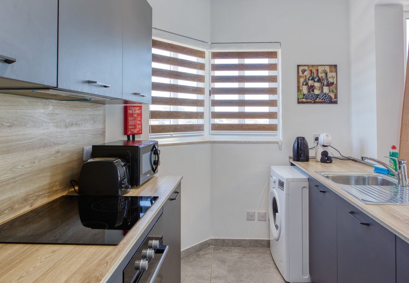 Apartamento en San Gwann - 2 bedroom flat with balcony, valley views KARP1-8