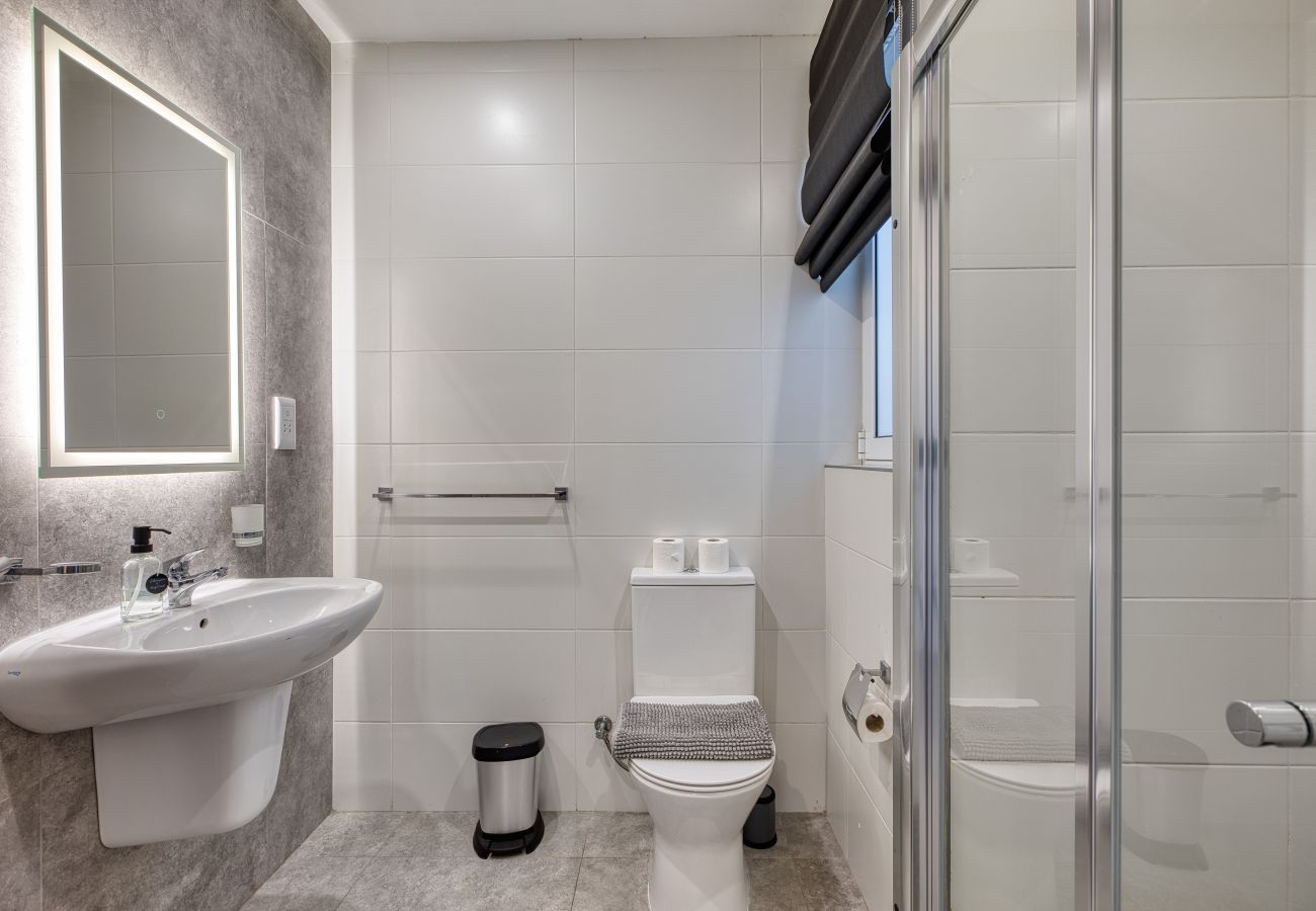 Apartamento en San Gwann - 2 bedroom flat with balcony, valley views KARP1-8