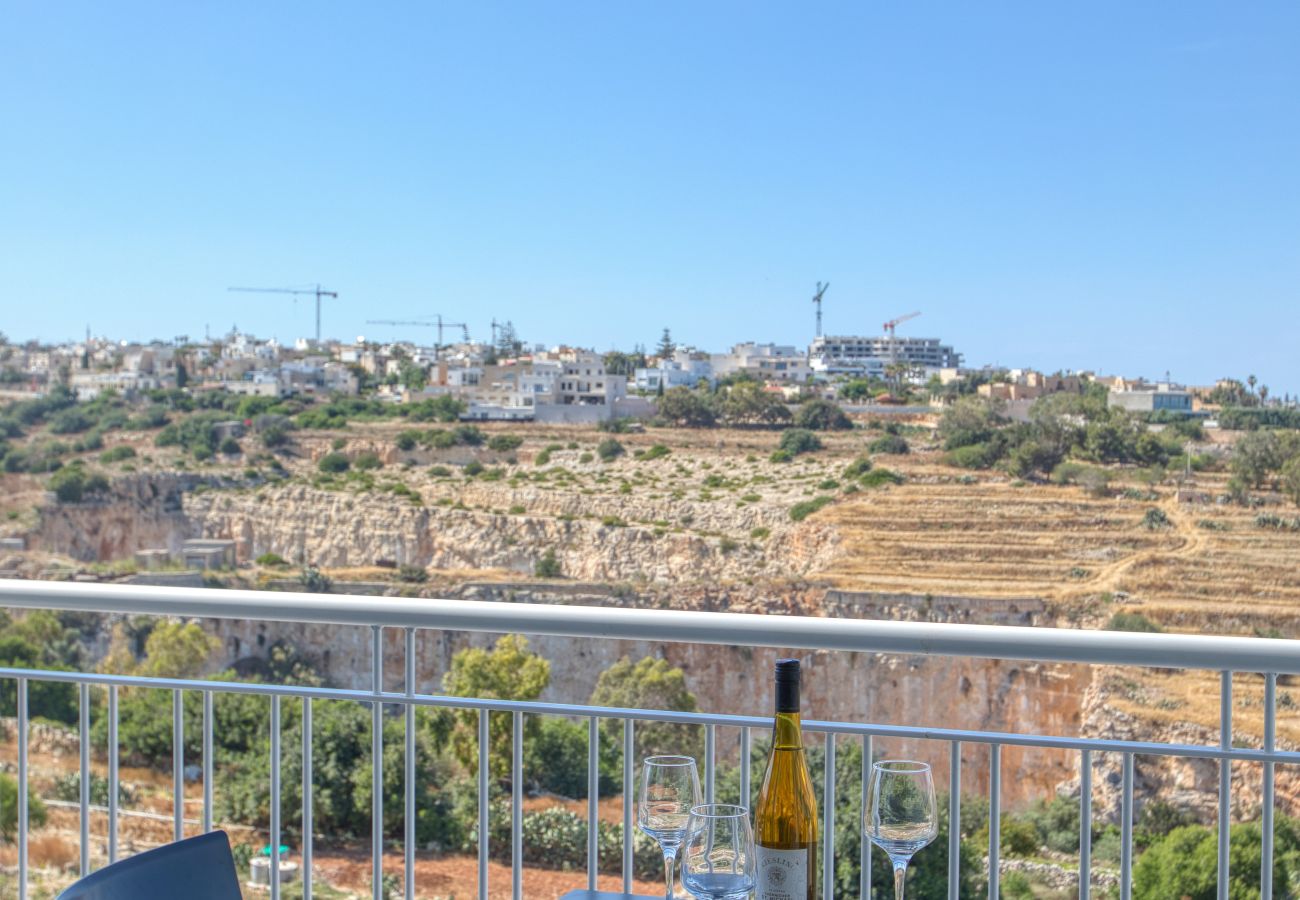 Apartamento en San Gwann - 2 bedroom flat with balcony, valley views KARP1-8