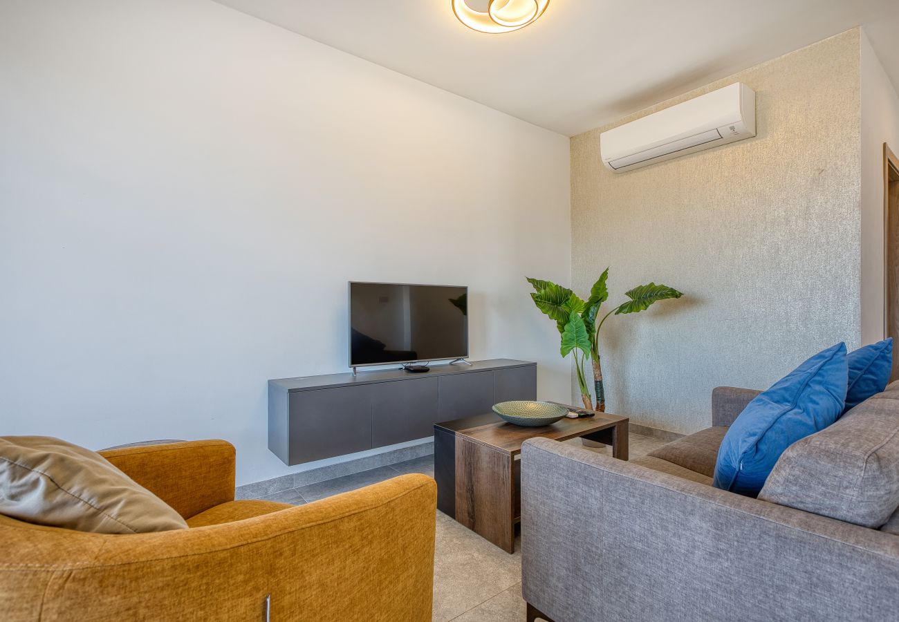Apartamento en San Gwann - 2 bedroom flat with balcony, valley views KARP1-8