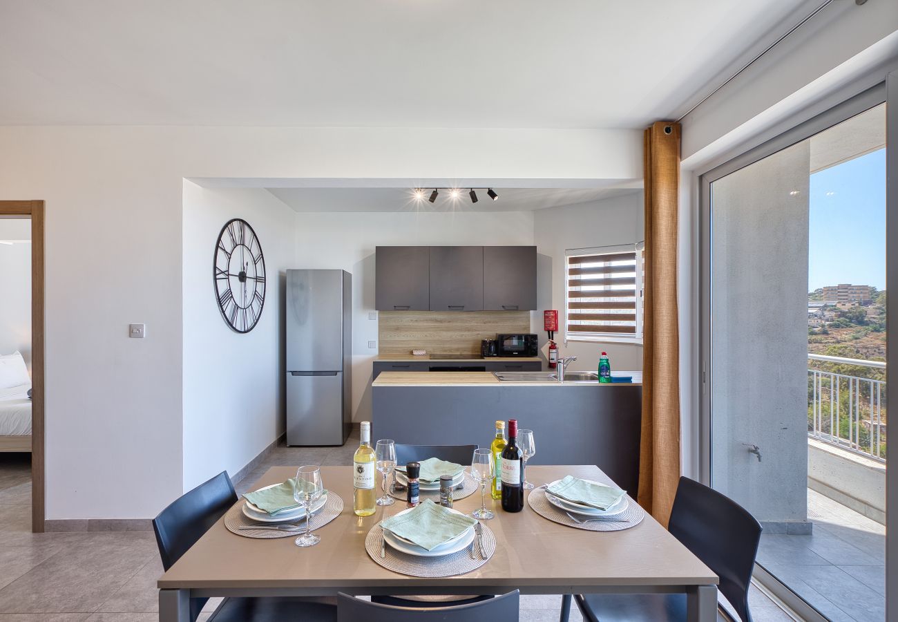 Apartamento en San Gwann - 2 bedroom flat with balcony, valley views KARP1-8