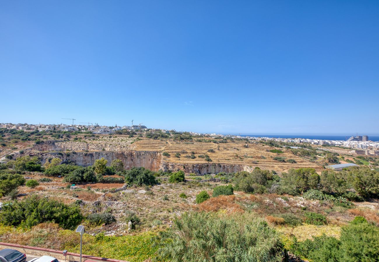 Apartamento en San Gwann - 2 bedroom flat with balcony, valley views KARP1-8
