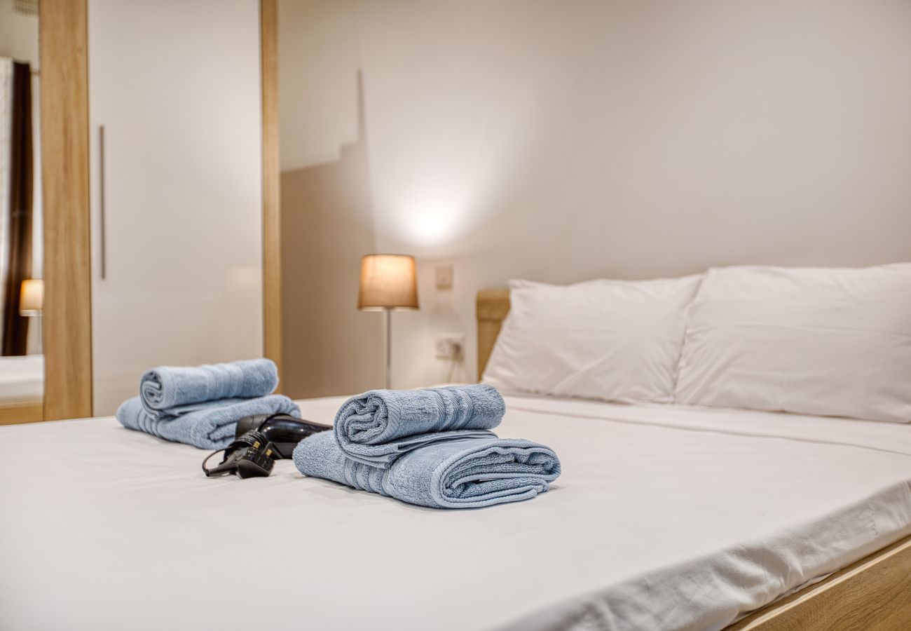 Apartamento en Sliema - Modern 2 bedroom flat with yard in Sliema NBOR1-1