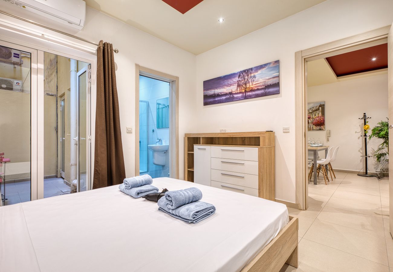 Apartamento en Sliema - Modern 2 bedroom flat with yard in Sliema NBOR1-1