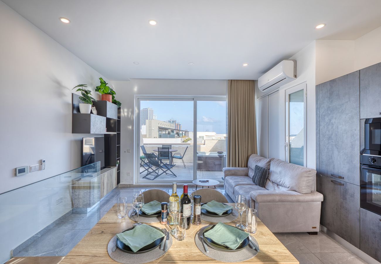 Apartamento en Swieqi - Luxury duplex apartment, sun terrace, jacuzzi SDIN1-1