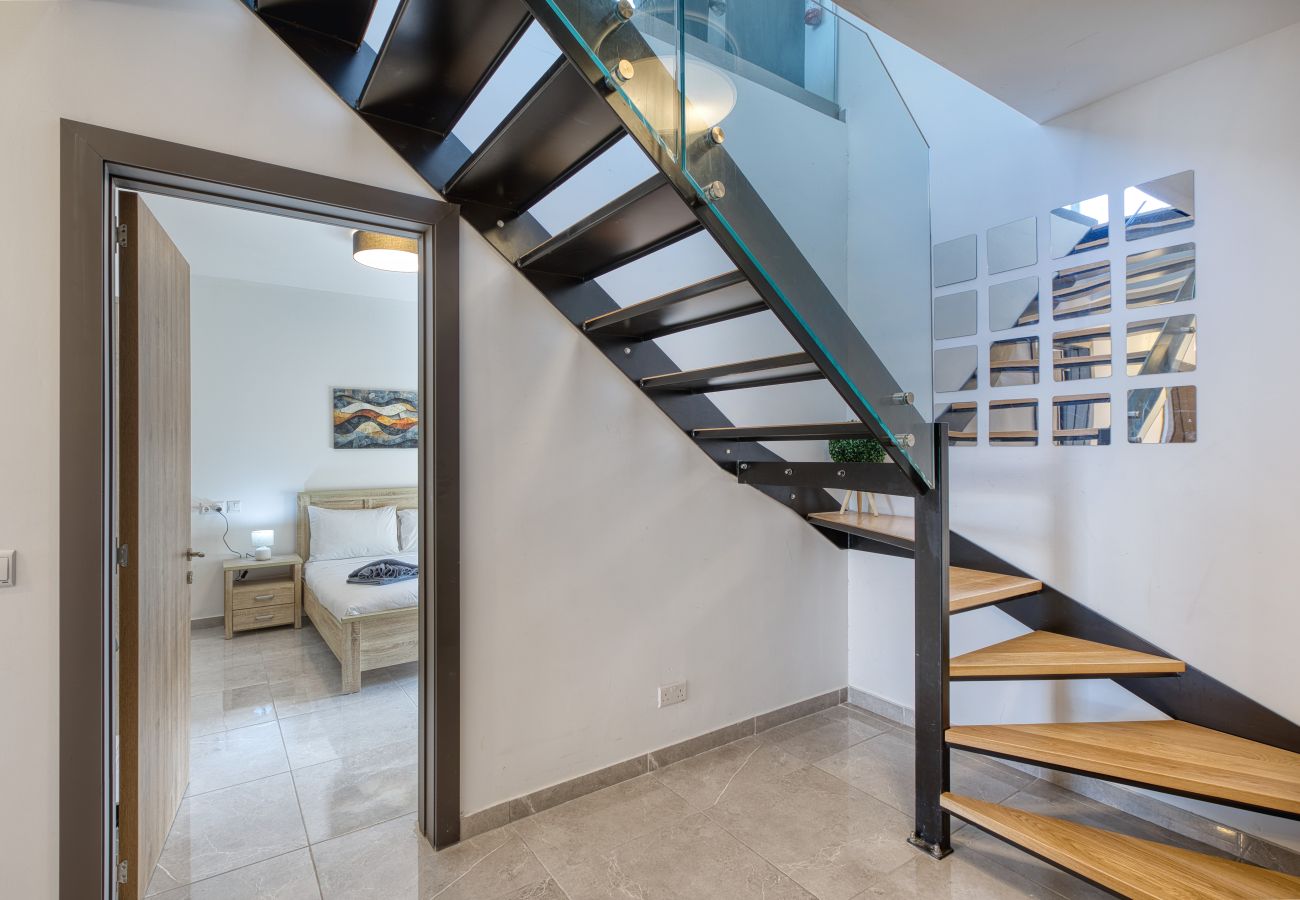 Apartamento en Swieqi - Luxury duplex apartment, sun terrace, jacuzzi SDIN1-1