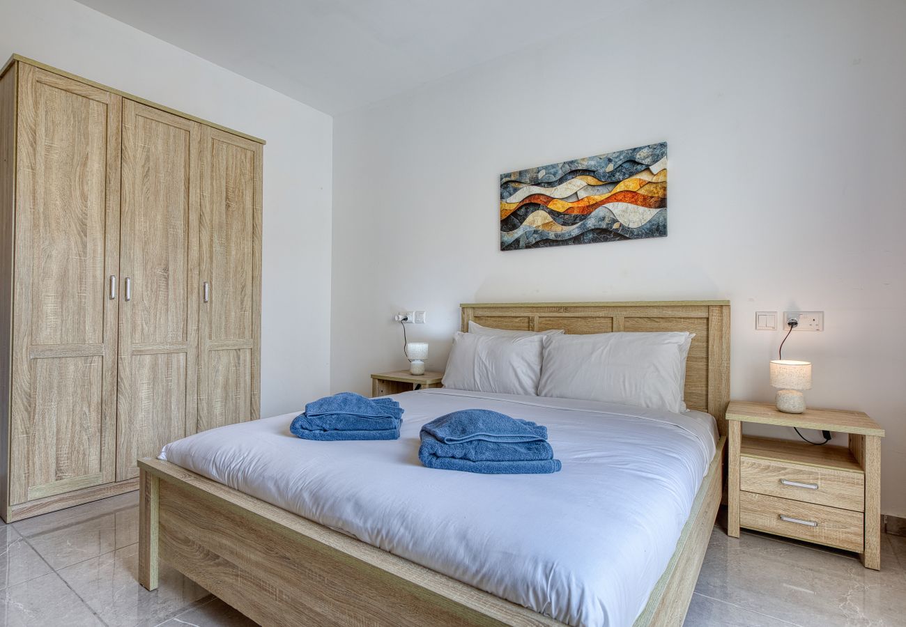 Apartamento en Swieqi - Luxury duplex apartment, sun terrace, jacuzzi SDIN1-1
