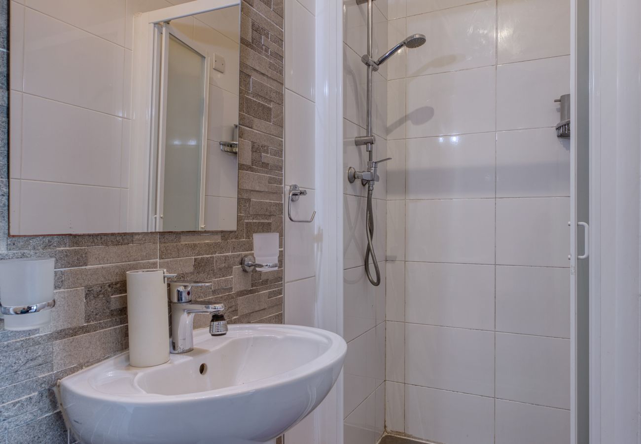 Apartamento en Luqa - Charming 2 bedroom penthouse, sun terrace AAZZ1-1