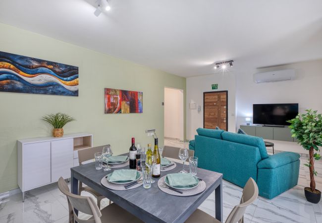 Apartamento en San Gwann - Stylish and bright 2 bedroom with balcony DCAR1-1