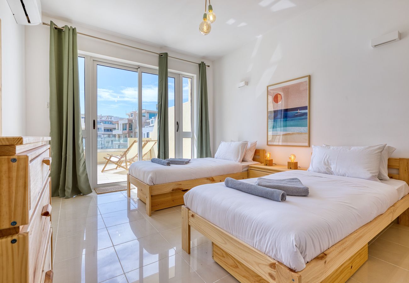 Apartamento en Swieqi - Charming bright penthouse with 3 Terraces JCUT2-1