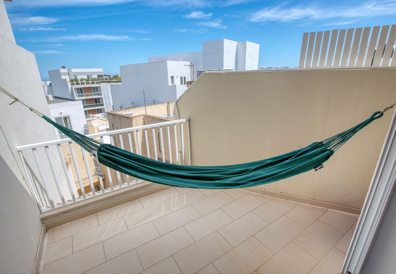 Apartamento en Swieqi - Charming bright penthouse with 3 Terraces JCUT2-1