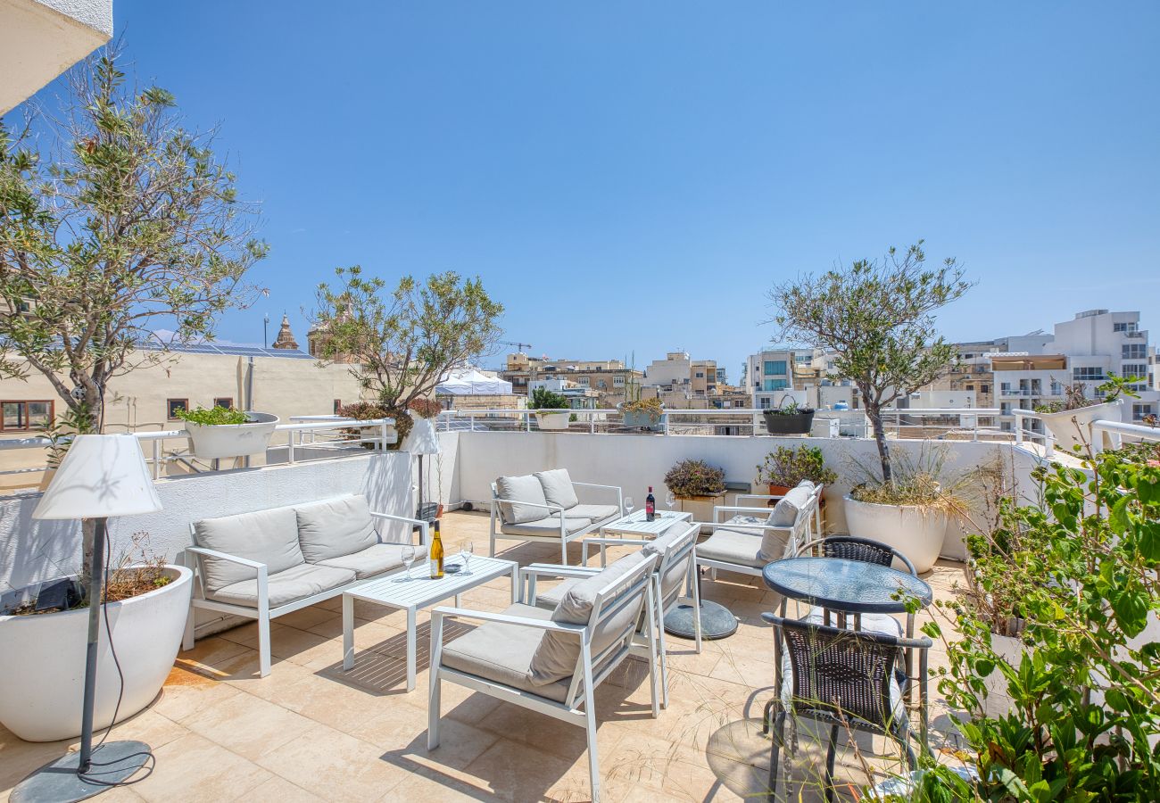 Apartamento en Sliema - Spacious studio with balcony in Sliema GOTWN1
