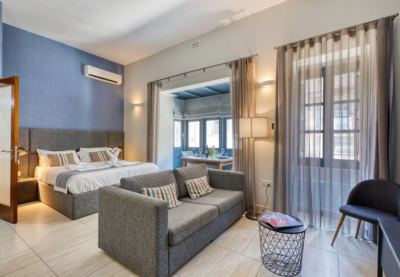 Apartamento en Sliema - Large & bright studio with Maltese balcony GOTWN2