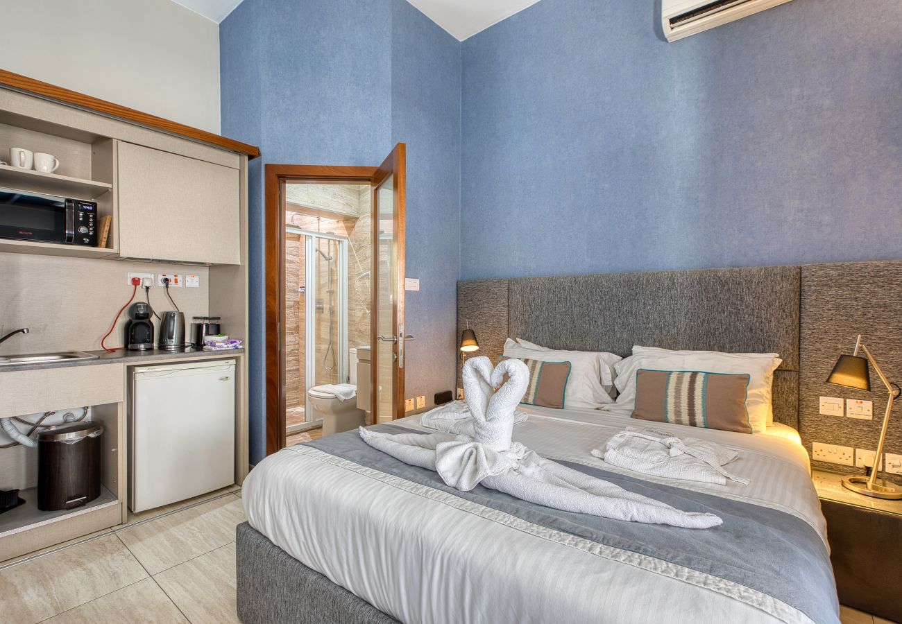 Apartamento en Sliema - Large & bright studio with Maltese balcony GOTWN2
