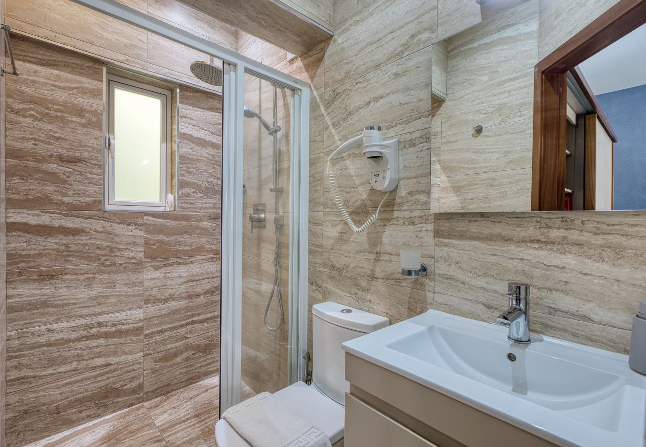 Apartamento en Sliema - Large & bright studio with Maltese balcony GOTWN2