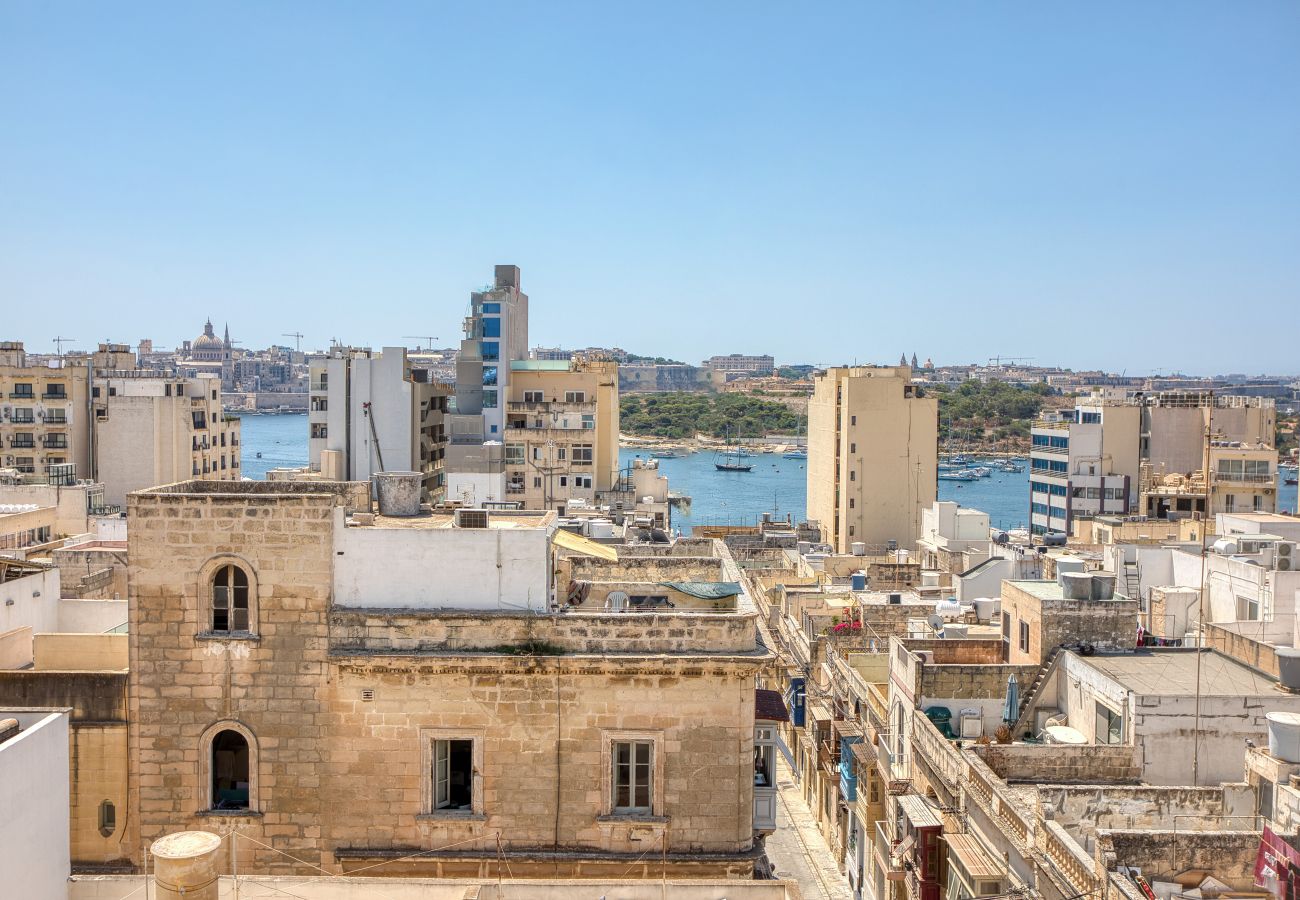 Apartamento en Sliema - Large studio with balcony & shared terrace GOTWN4